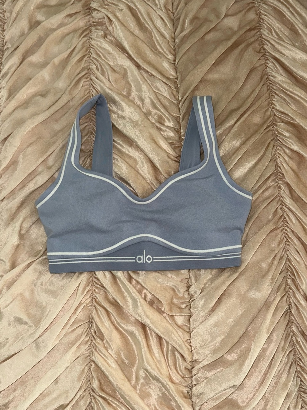 ALO Yoga Women's Winter Frost Heartthrob Bra